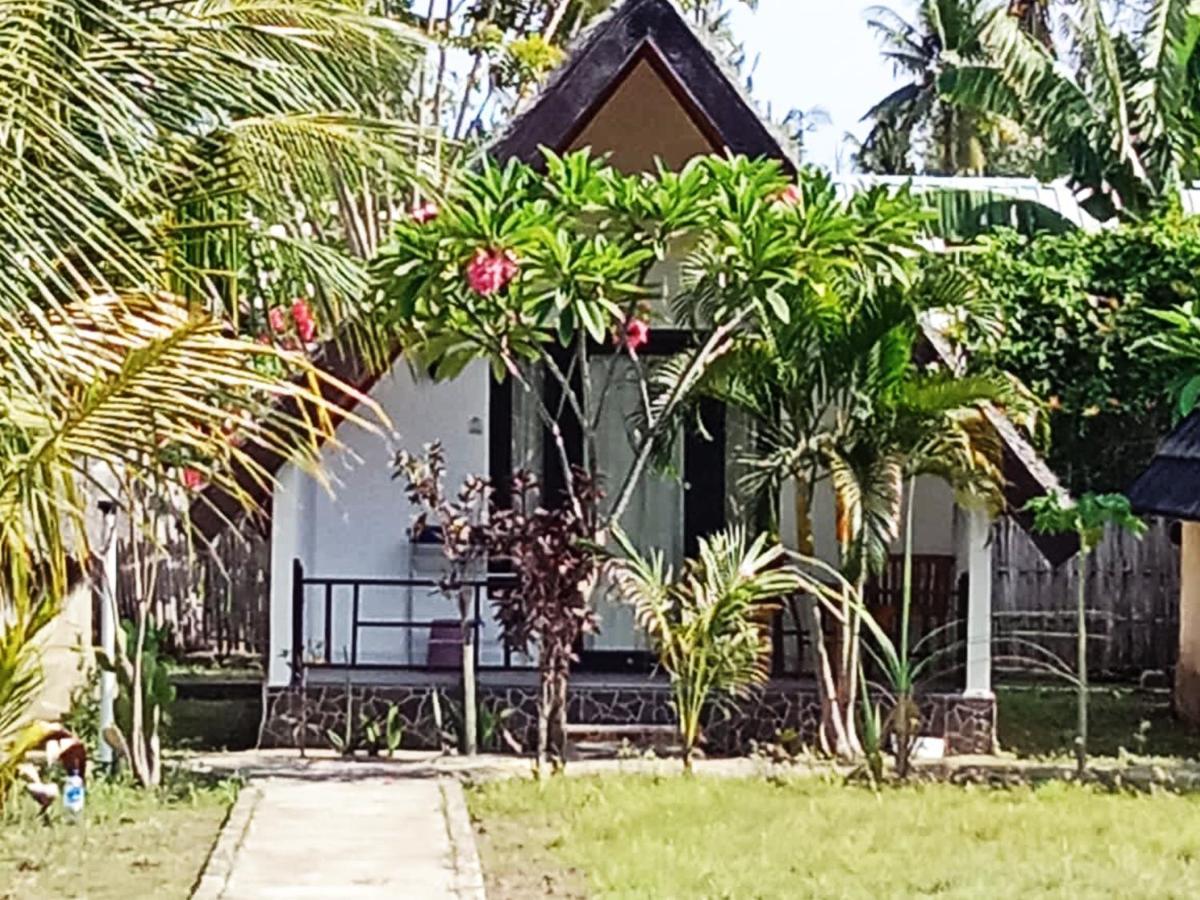 Coconut Gili Meno酒店 外观 照片